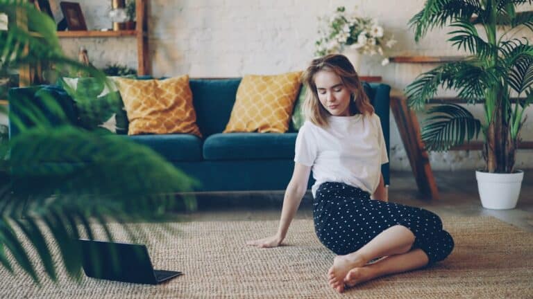 back stretches for sitting at a desk